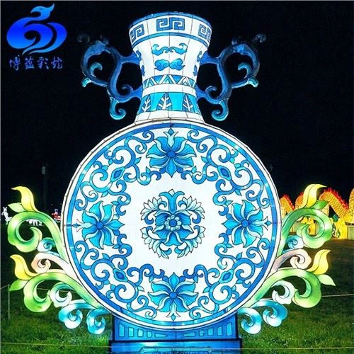 Mostra de llanternes artificials del festival decoratiu de la seda a l’aire lliure